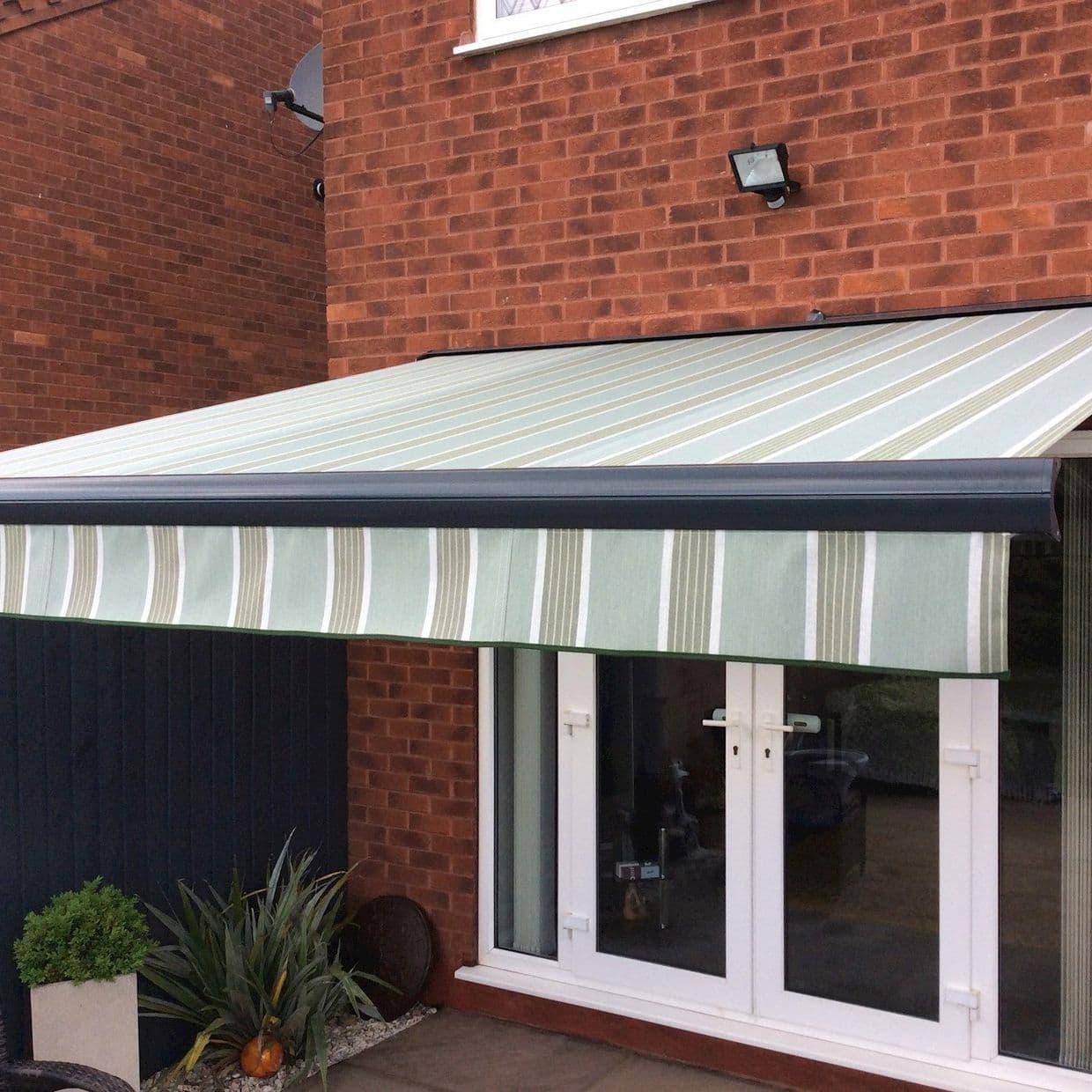 Manosque Green Awning