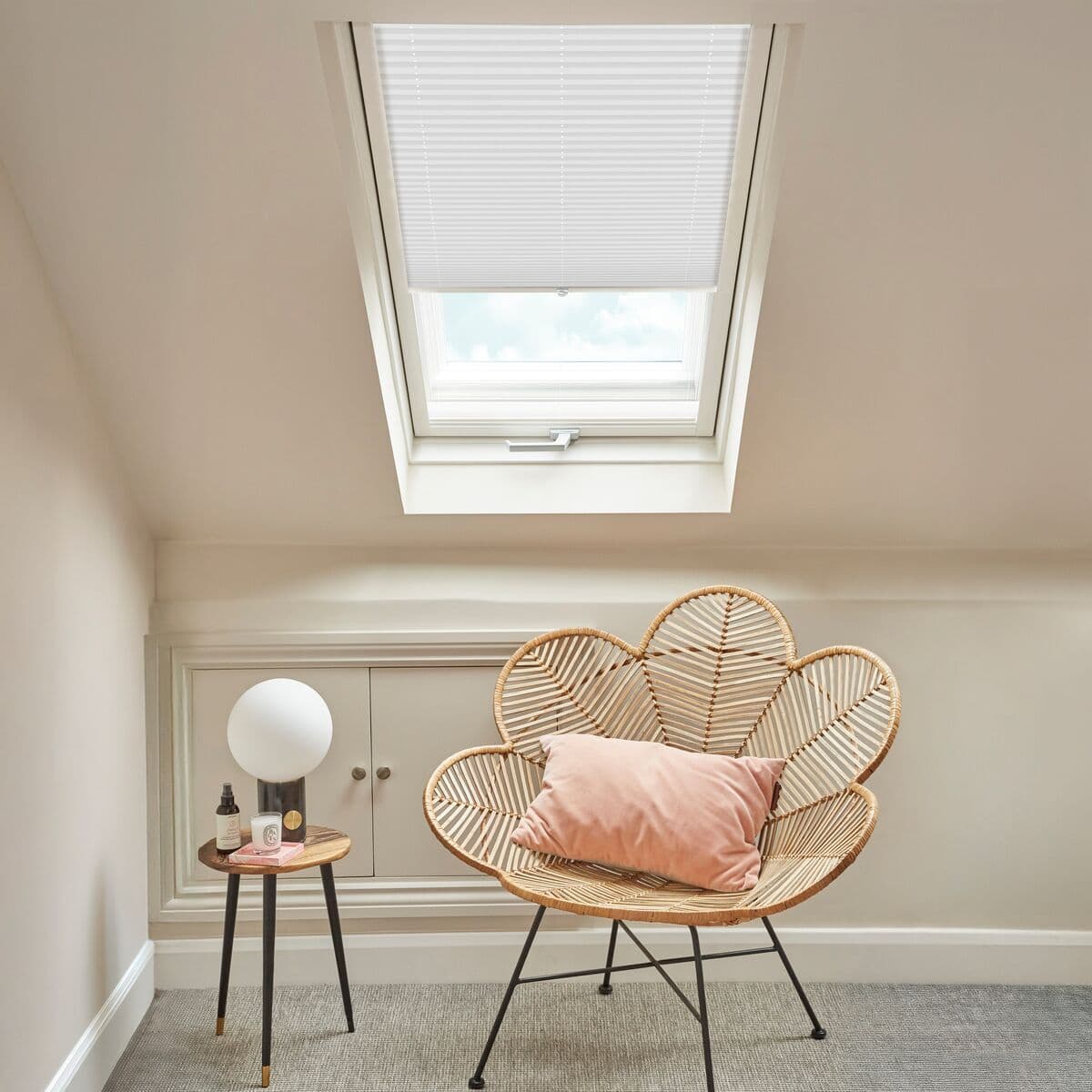 Trent White Pleated blind