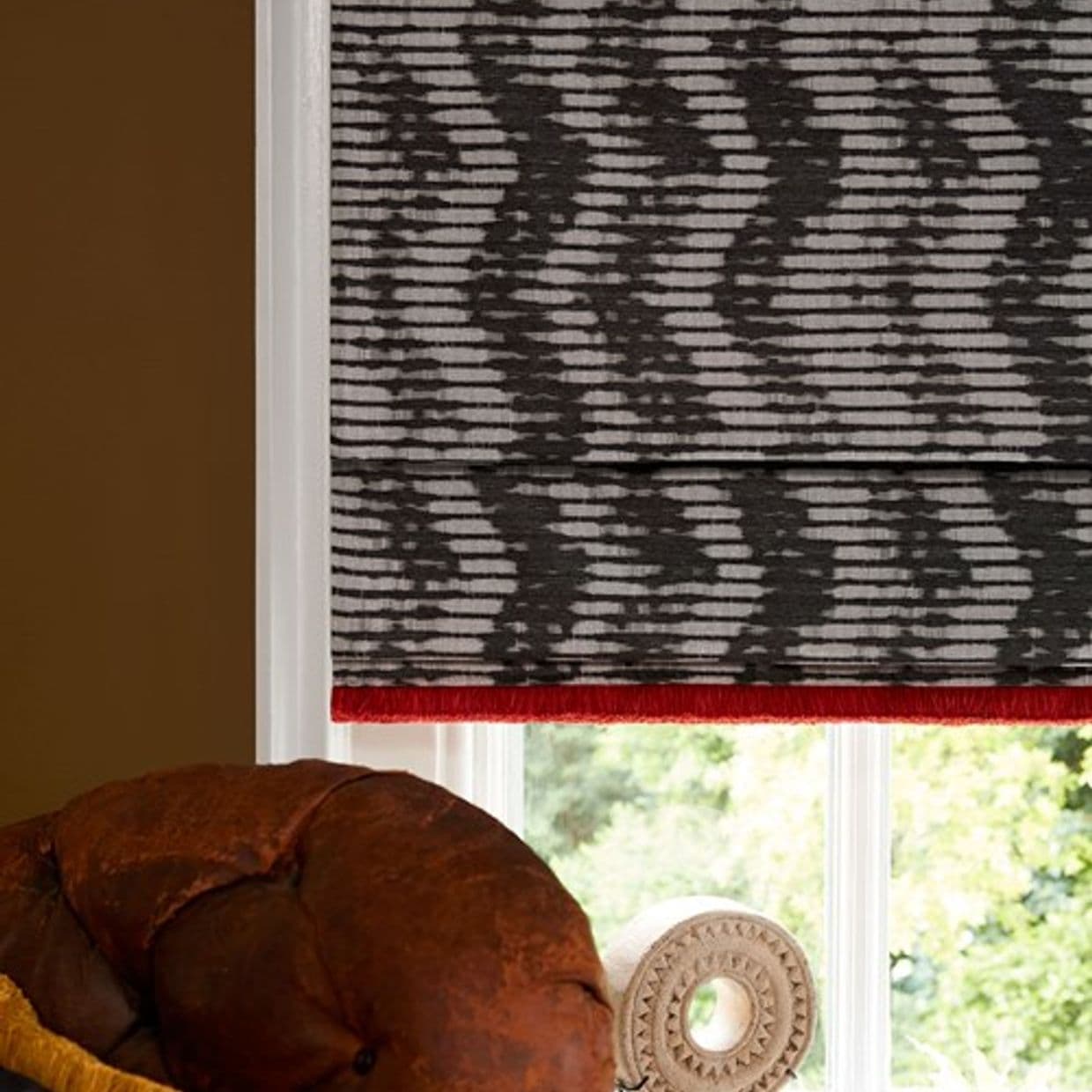 Cadillac Noir Roman Blind