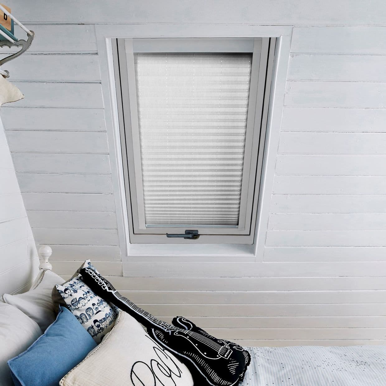 Shimmer White Skylight Pleated Blind