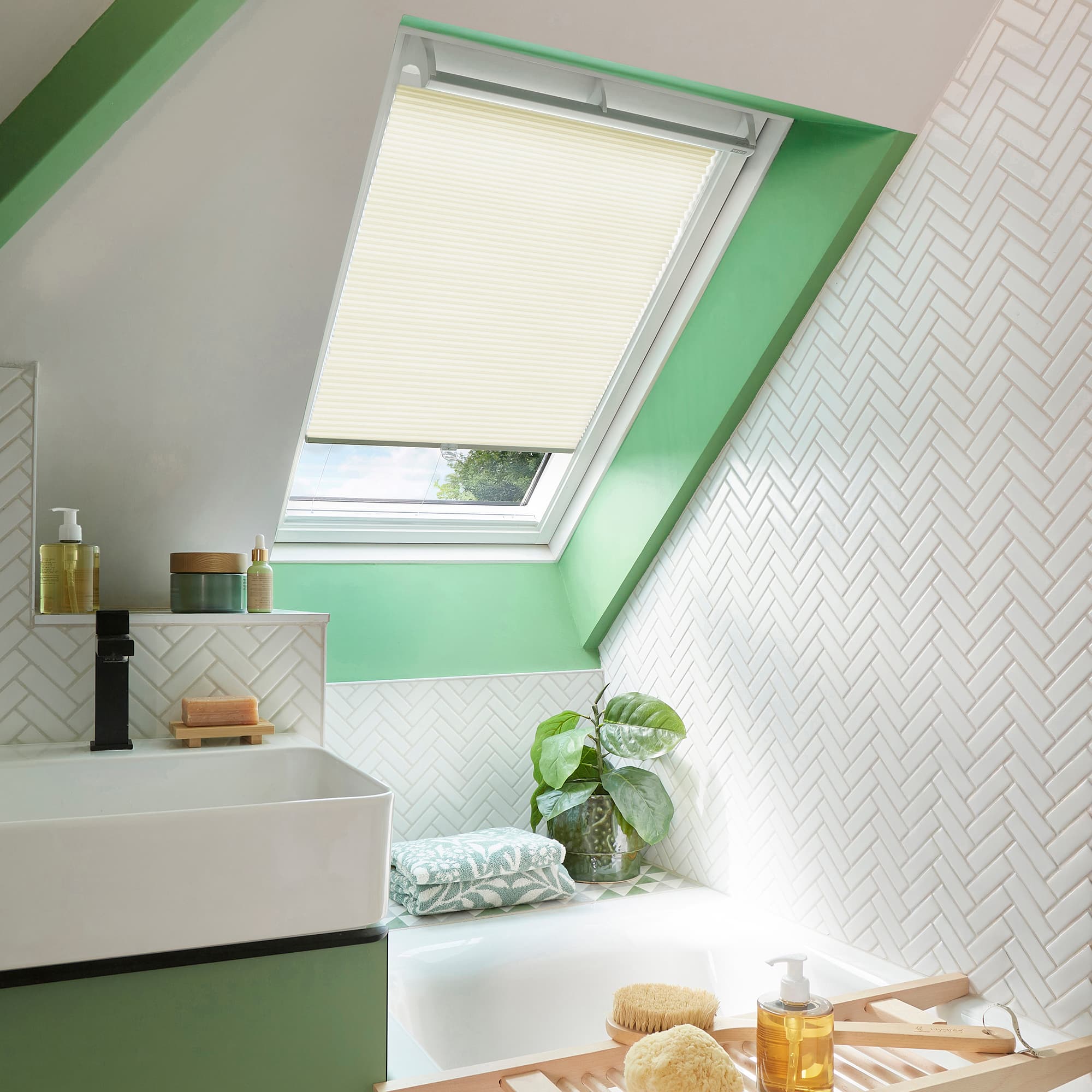 Duette Silk Lemon Honeycomb blind