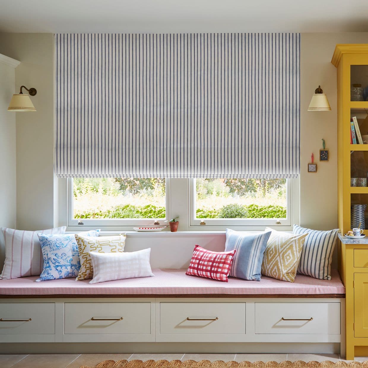 Déja Bleu Roman Blind