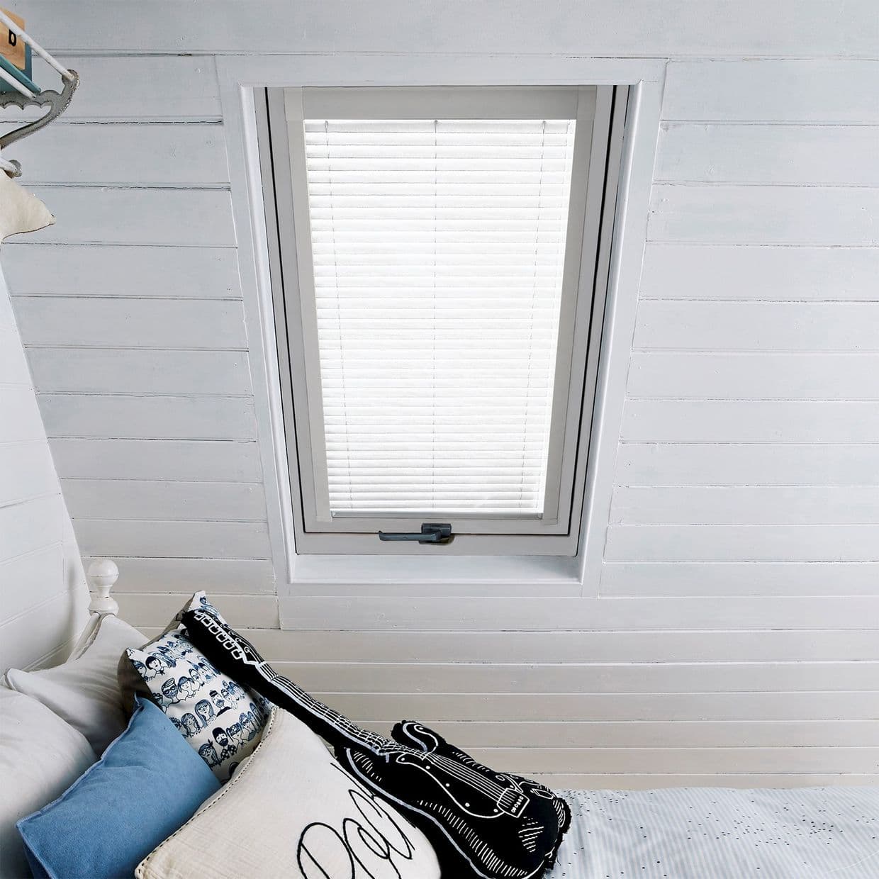 Shimmer White Skylight Pleated Blind